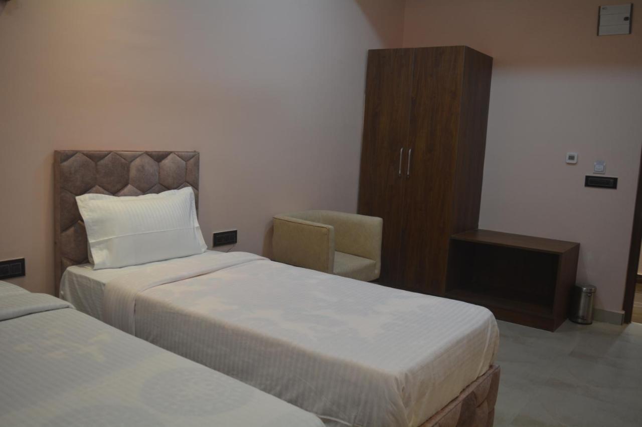 Maharaja Hotel & Banquet Darbhanga ภายนอก รูปภาพ