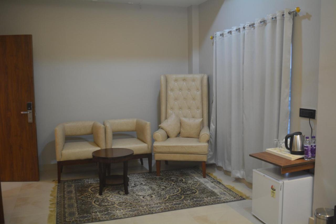Maharaja Hotel & Banquet Darbhanga ภายนอก รูปภาพ