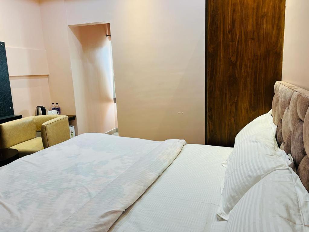 Maharaja Hotel & Banquet Darbhanga ภายนอก รูปภาพ
